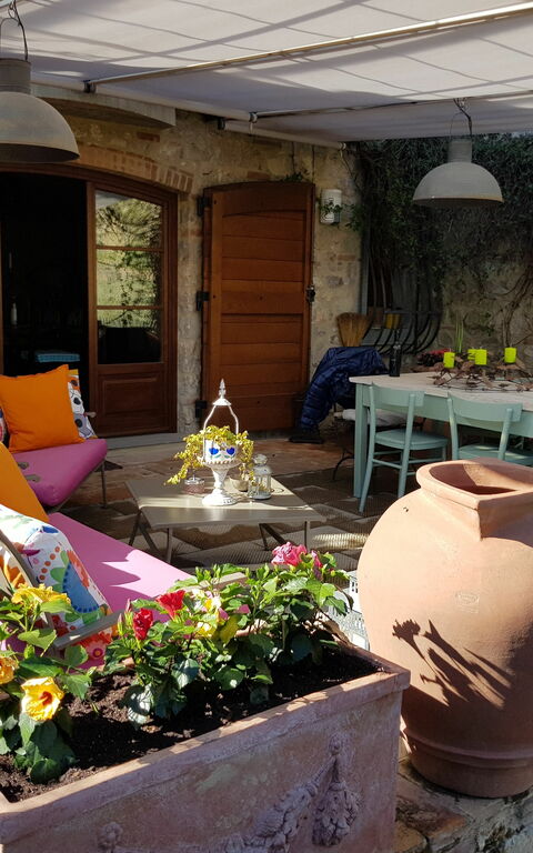 Villa Nova: Buitenshuis