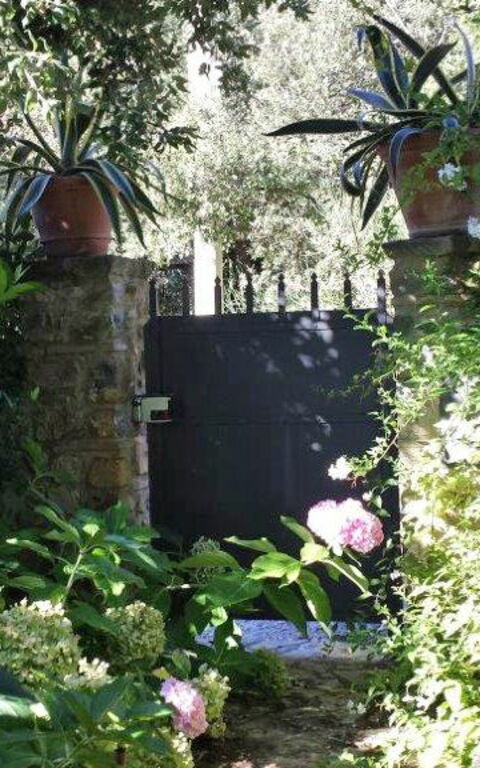 Villa Nova: Buitenkanten, Buitenshuis