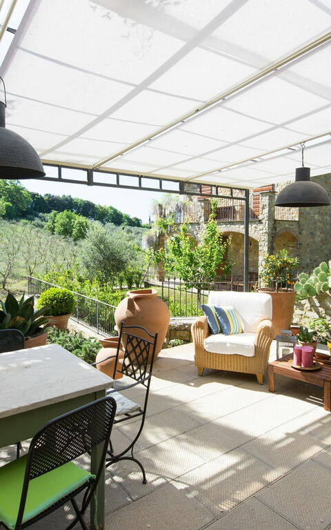 Villa Nova: Buitenkanten, Buitenshuis