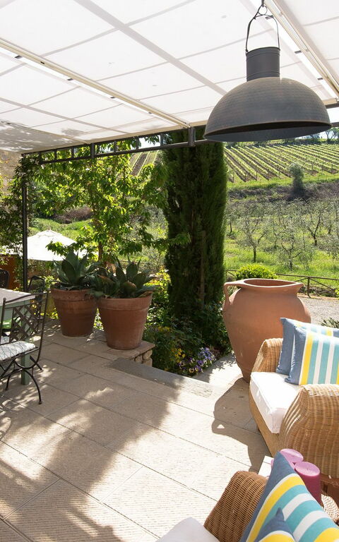 Villa Nova: Buitenkanten, Buitenshuis