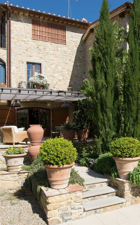 Villa Nova: Buitenkanten, Buitenshuis