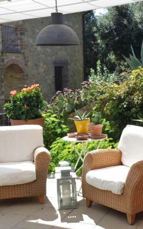 Villa Nova: Buitenkanten, Buitenshuis