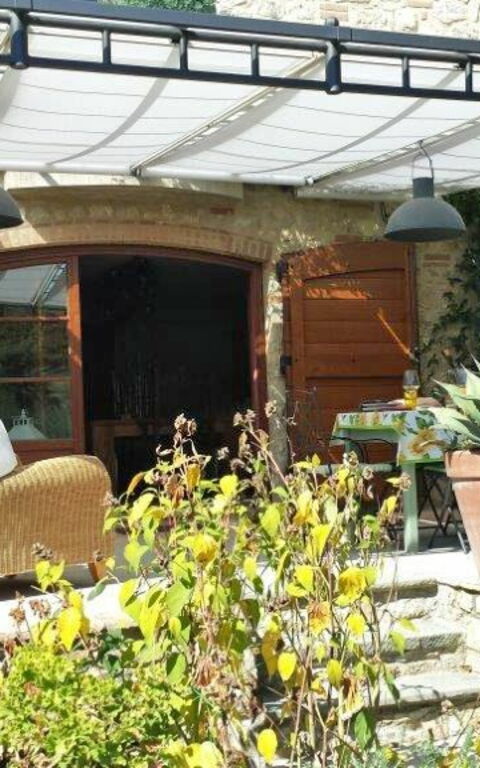 Villa Nova: Buitenkanten, Buitenshuis