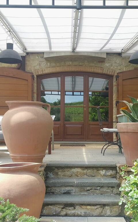 Villa Nova: Buitenkanten, Buitenshuis