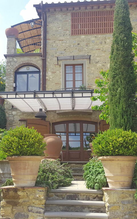 Villa Nova: Buitenkanten, Buitenshuis