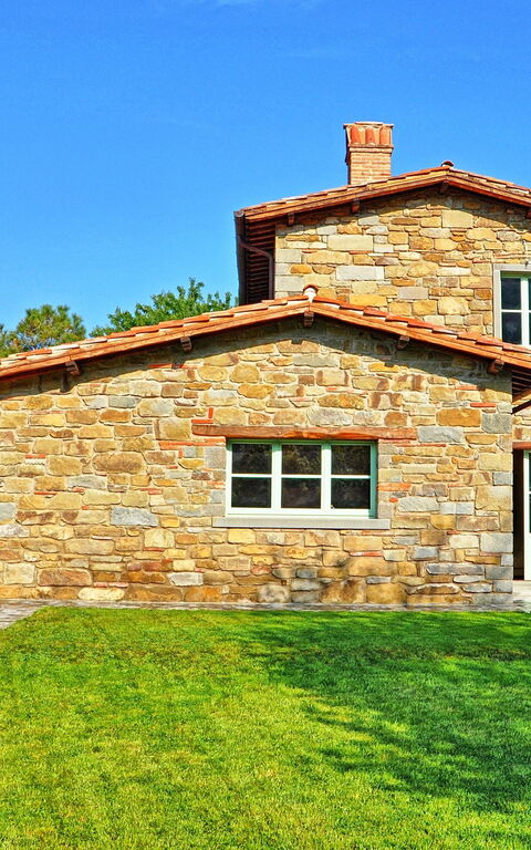 Villa Noceta: Buitenkanten, Buitenshuis, Tuin