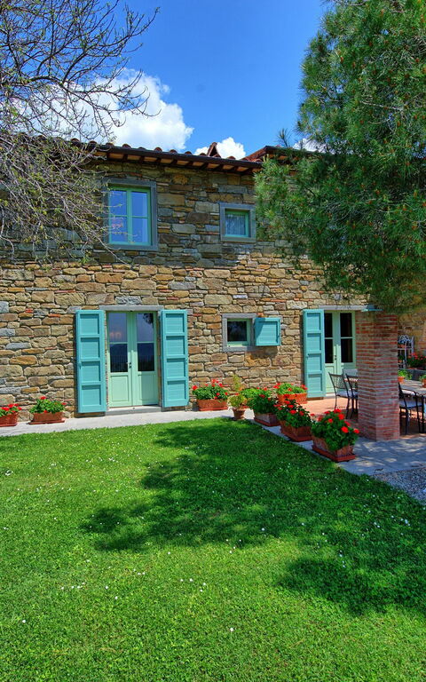 Villa Noceta: Buitenshuis, Tuin