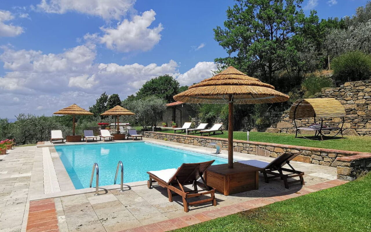 Villa Noceta: Tuin, zwembad