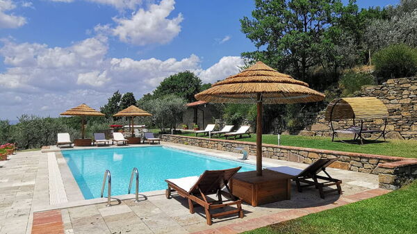 Villa Noceta: Tuin, zwembad