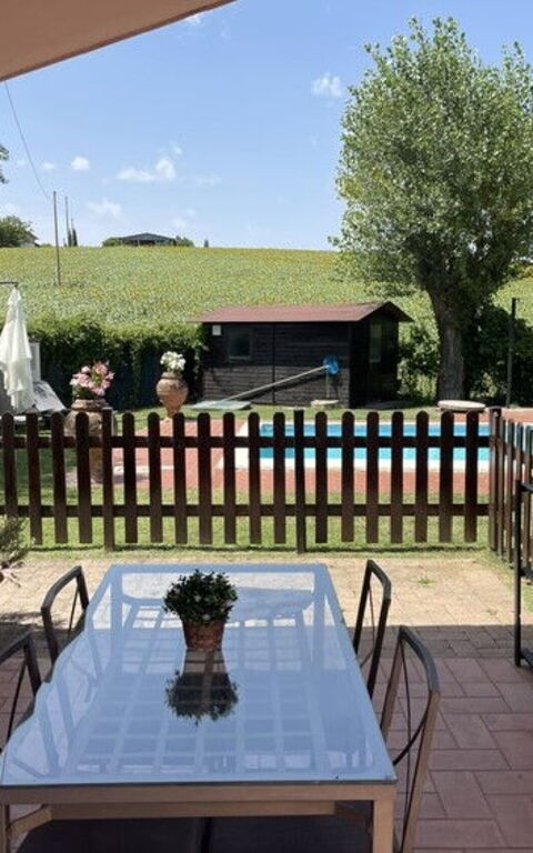 Casa Laura: Buitenkanten, Buitenshuis