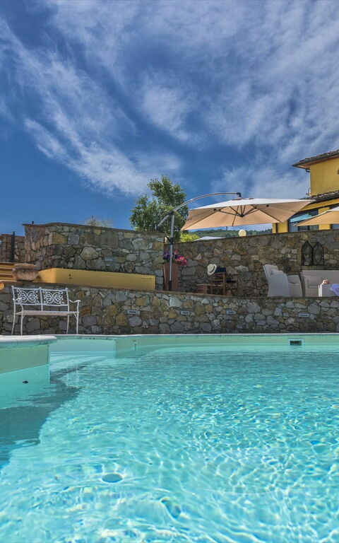 Villa Casalguidi: Buitenshuis, Keer bekeken, Zomer, zwembad