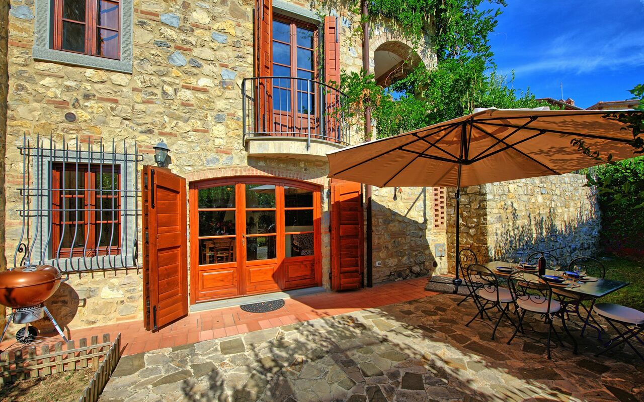 Casa Maria Luisa: Buitenshuis, Hoofdingang