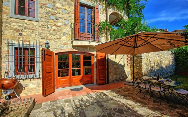 Casa Maria Luisa: Buitenshuis, Hoofdingang