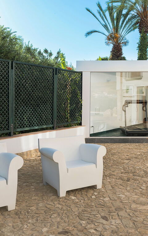 Villa Ager Costa: Buitenkanten, Buitenshuis