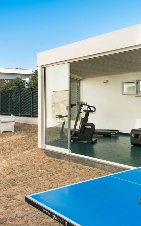 Villa Ager Costa: Buitenkanten, Buitenshuis