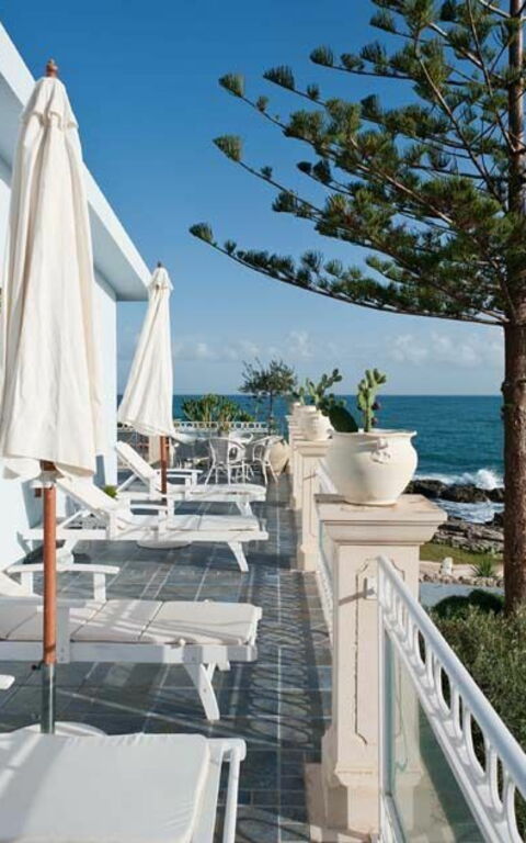 Villa Antares: Buitenkanten, Buitenshuis, Tuin