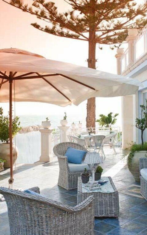 Villa Antares: Buitenshuis