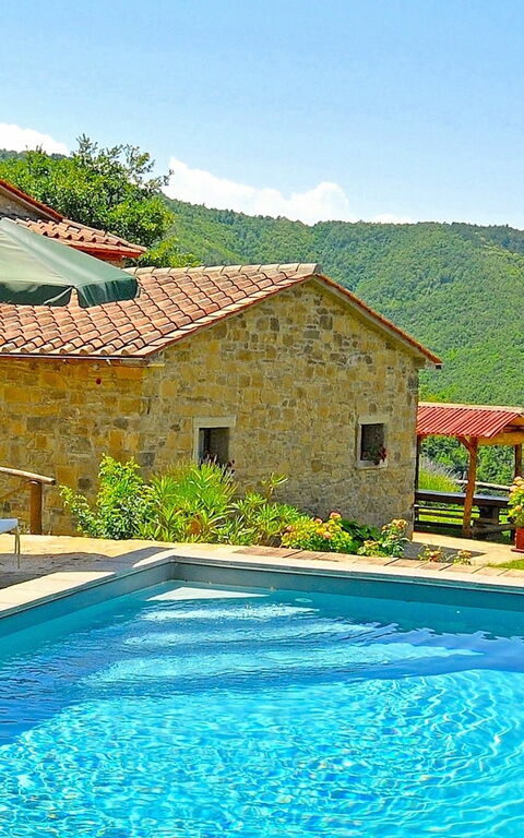 Villa Margherita Uno: Buitenkanten, zwembad