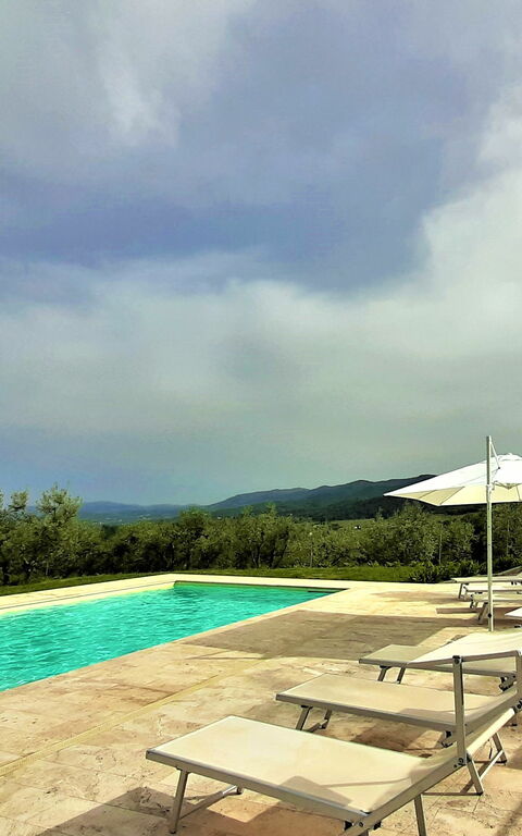 Villa Gaville: Buitenshuis, zwembad