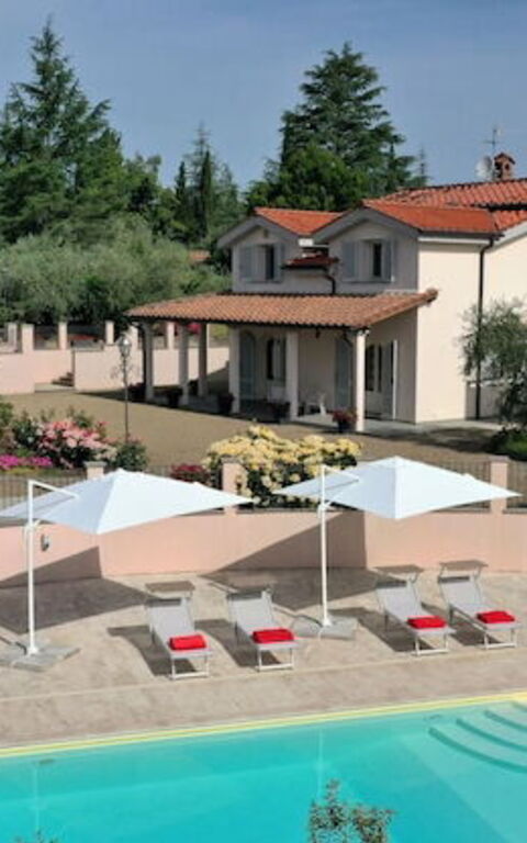 Villa Gaville: Buitenshuis, Tuin, zwembad