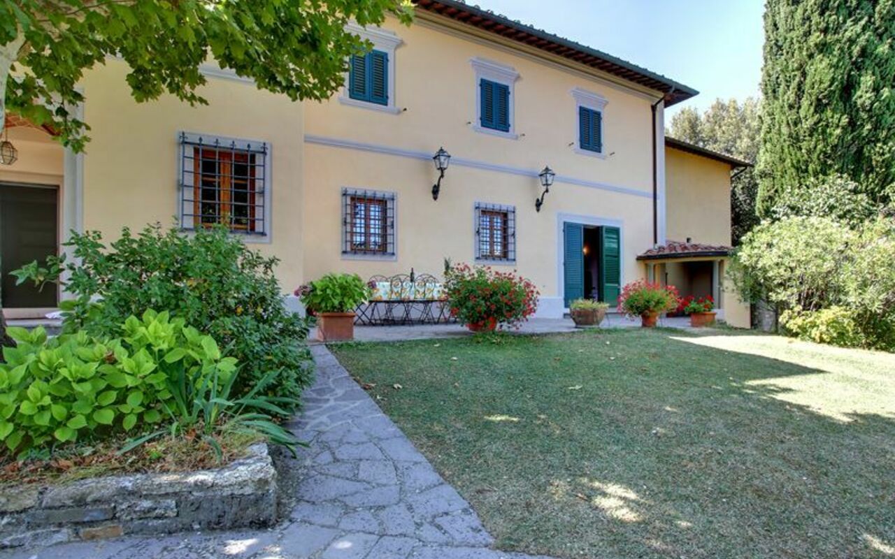 Villa Stolli: Buitenkanten, Tuin