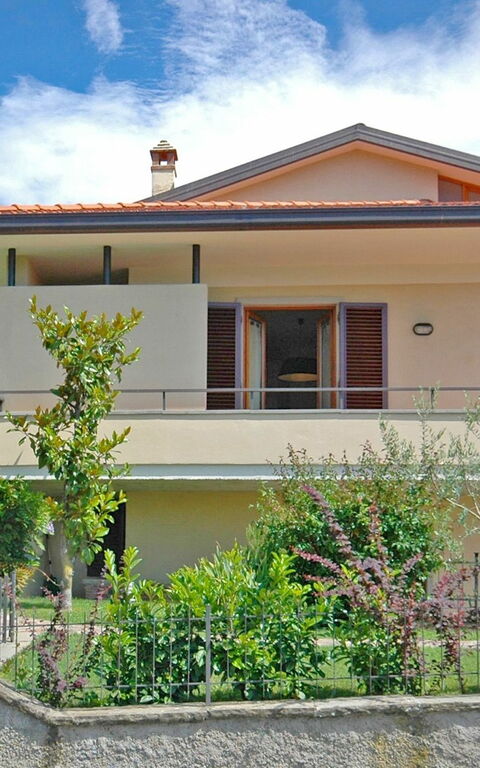 Villa Pratovecchio: Buitenkanten, Buitenshuis