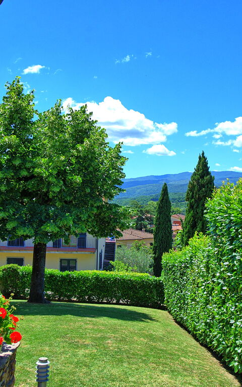 Villa Pratovecchio: Buitenshuis, Tuin