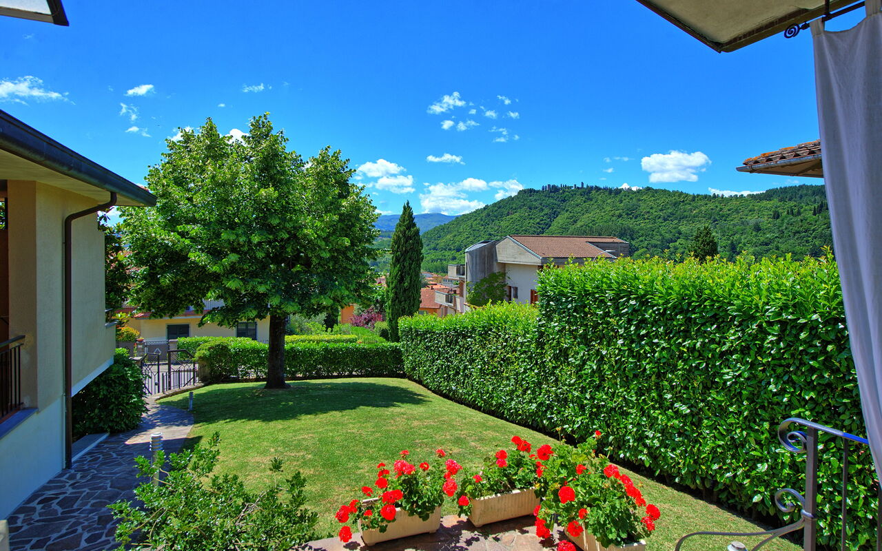 Villa Pratovecchio: Buitenshuis, Keer bekeken, Tuin
