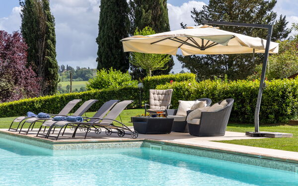 Villa Sabrina: Tuin, zwembad