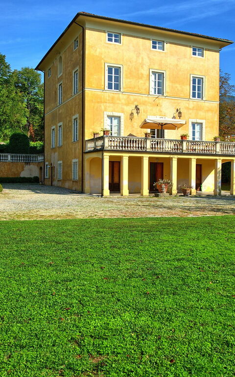 Villa Fiamma: Buitenkanten, Buitenshuis, Tuin