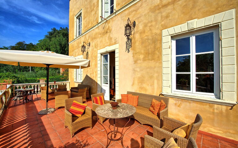 Villa Fiamma: Buitenkanten, Buitenshuis