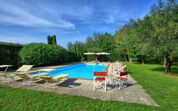 Villa Fiamma: Tuin, zwembad