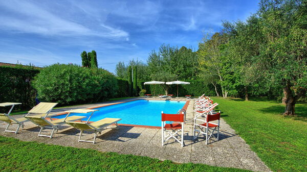 Villa Fiamma: Tuin, zwembad