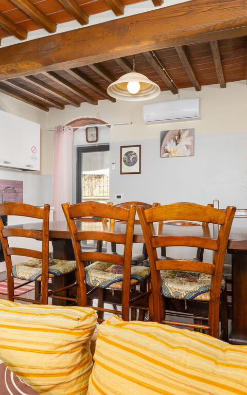 Villa Morandi: Keuken, Lunchroom, Woonkamer