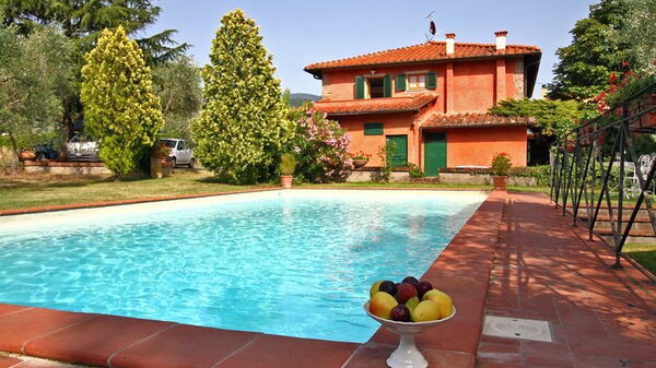 Villa Acacia: Buitenkanten