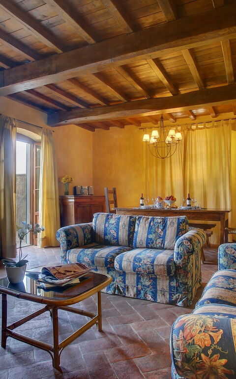 Villa Lucolena: Woonkamer