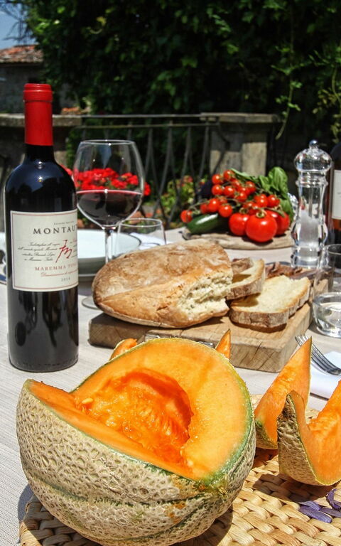 Villa Lucolena: Buitenshuis