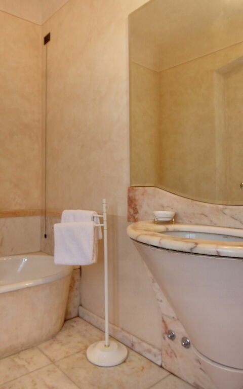 Villa Lucolena: Badkamer