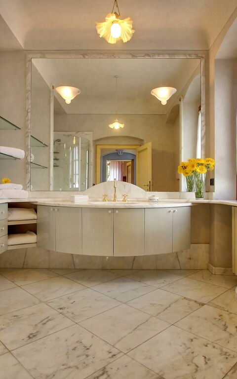 Villa Lucolena: Badkamer