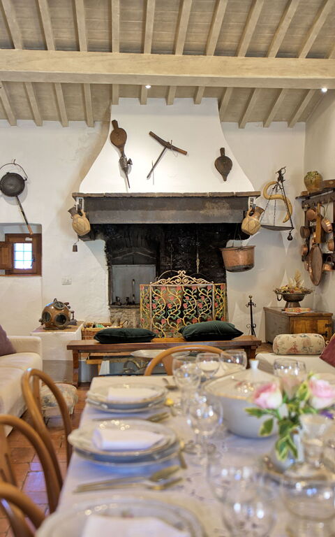 Villa Tenuta Lonciano: Lunchroom, Woonkamer