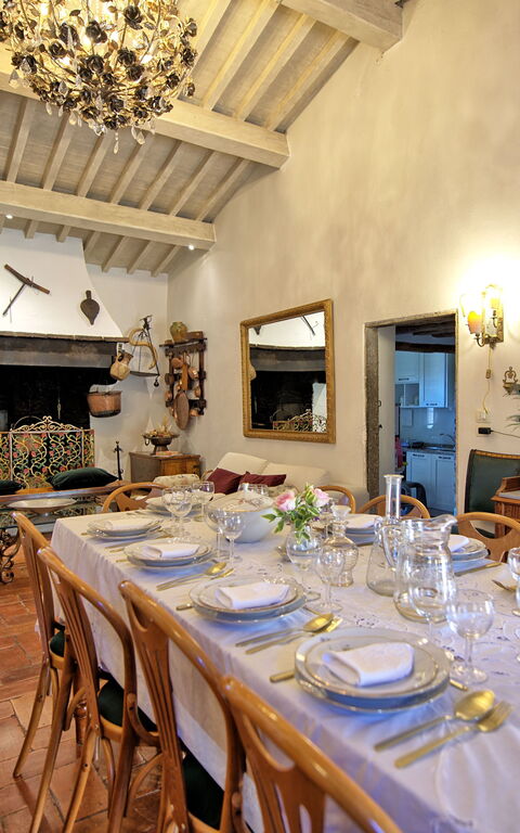 Villa Tenuta Lonciano: Lunchroom, Woonkamer