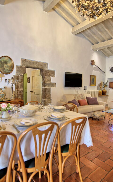 Villa Tenuta Lonciano: Lunchroom, Woonkamer