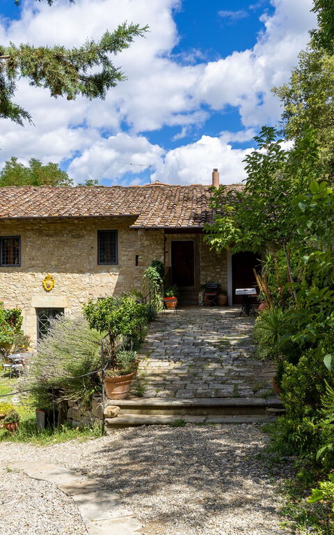 Villa Tenuta Lonciano: Buitenkanten, Buitenshuis