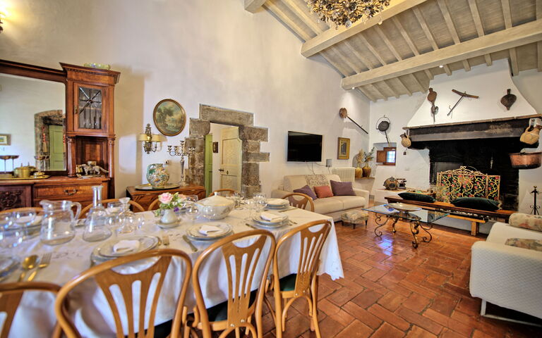 Villa Tenuta Lonciano: Lunchroom, Woonkamer