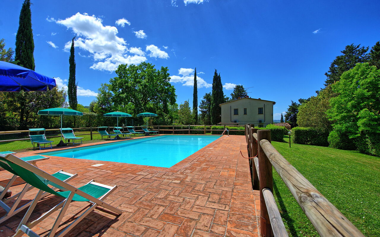 Villa Picchio: Buitenshuis, Tuin, zwembad