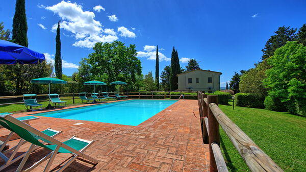 Villa Picchio: Buitenshuis, Tuin, zwembad