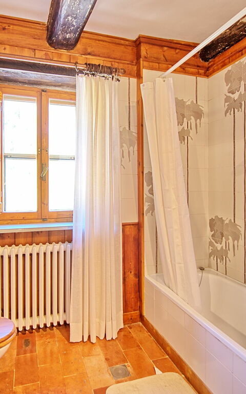 Villa Uccellaia: Badkamer