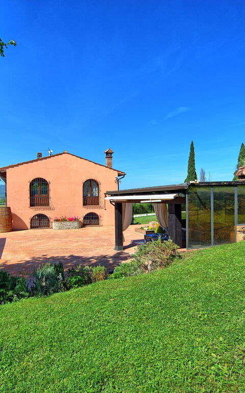 Villa Nora: Buitenkanten, Buitenshuis, Tuin