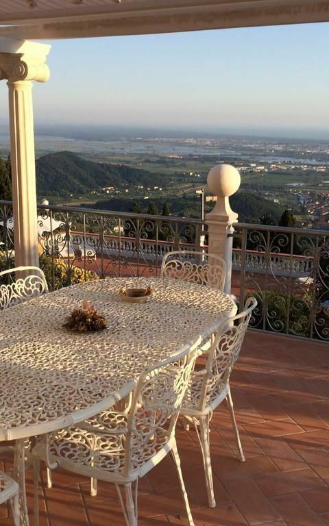 Villa Sophia: Buitenshuis