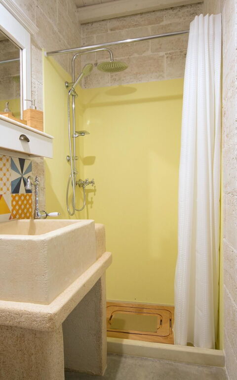 Trullo Torre Suda: Badkamer